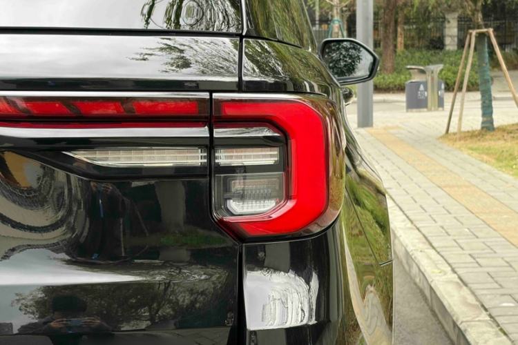 Used Ford Explorer 2023 EcoBoost 285 Four-Wheel Drive Red Gold Edition 6 Seats