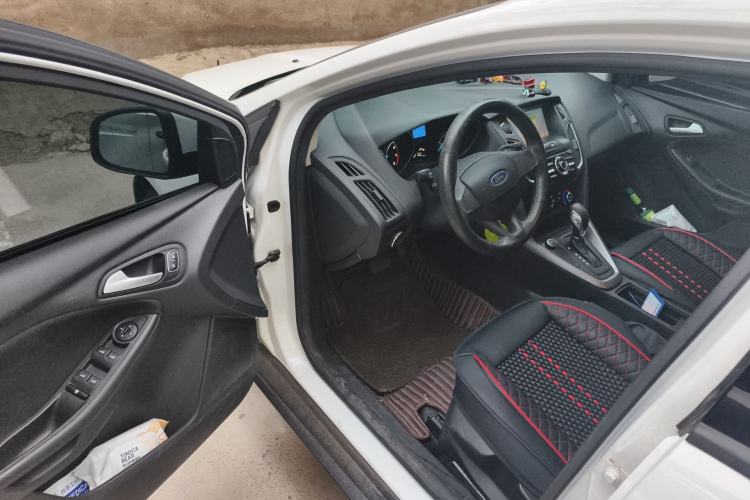 Used Ford Focus 2018 Sedan Classic 1.6L Automatic Comfort Plus Smart Drive Version Driver Seat