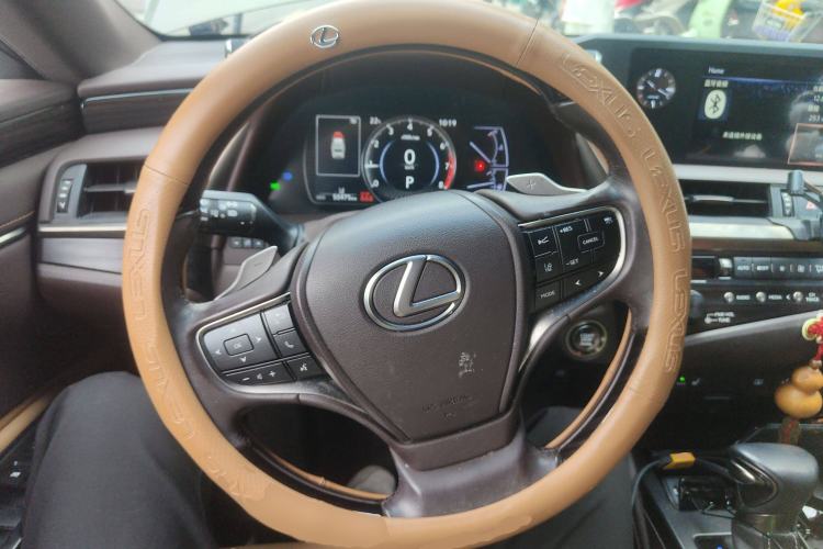 Used Lexus ES 2018 200 Luxury Edition China V Standard Steering Wheel