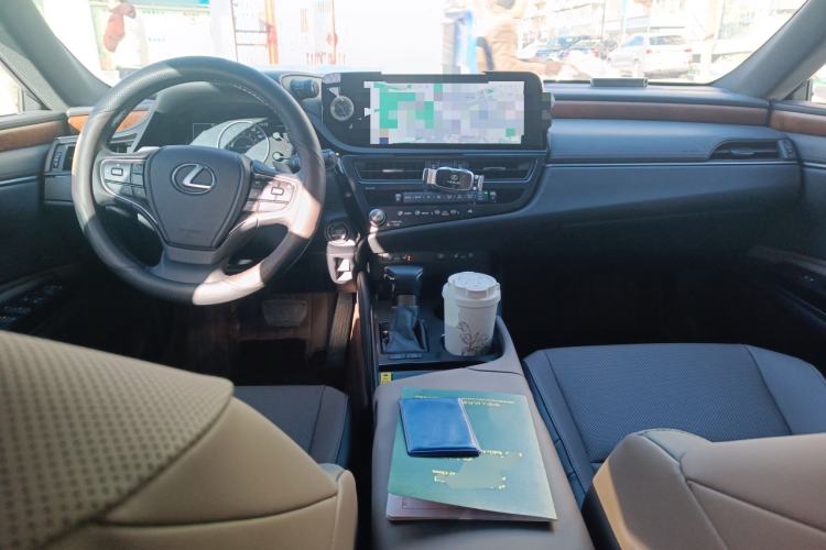 Used Lexus ES 2024 200 Premium Edition Center Console