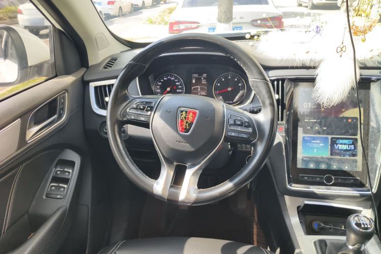 Used Roewe RX5 2016 20T Two-Wheel Drive Manual Transmission Internet Smart Edition
