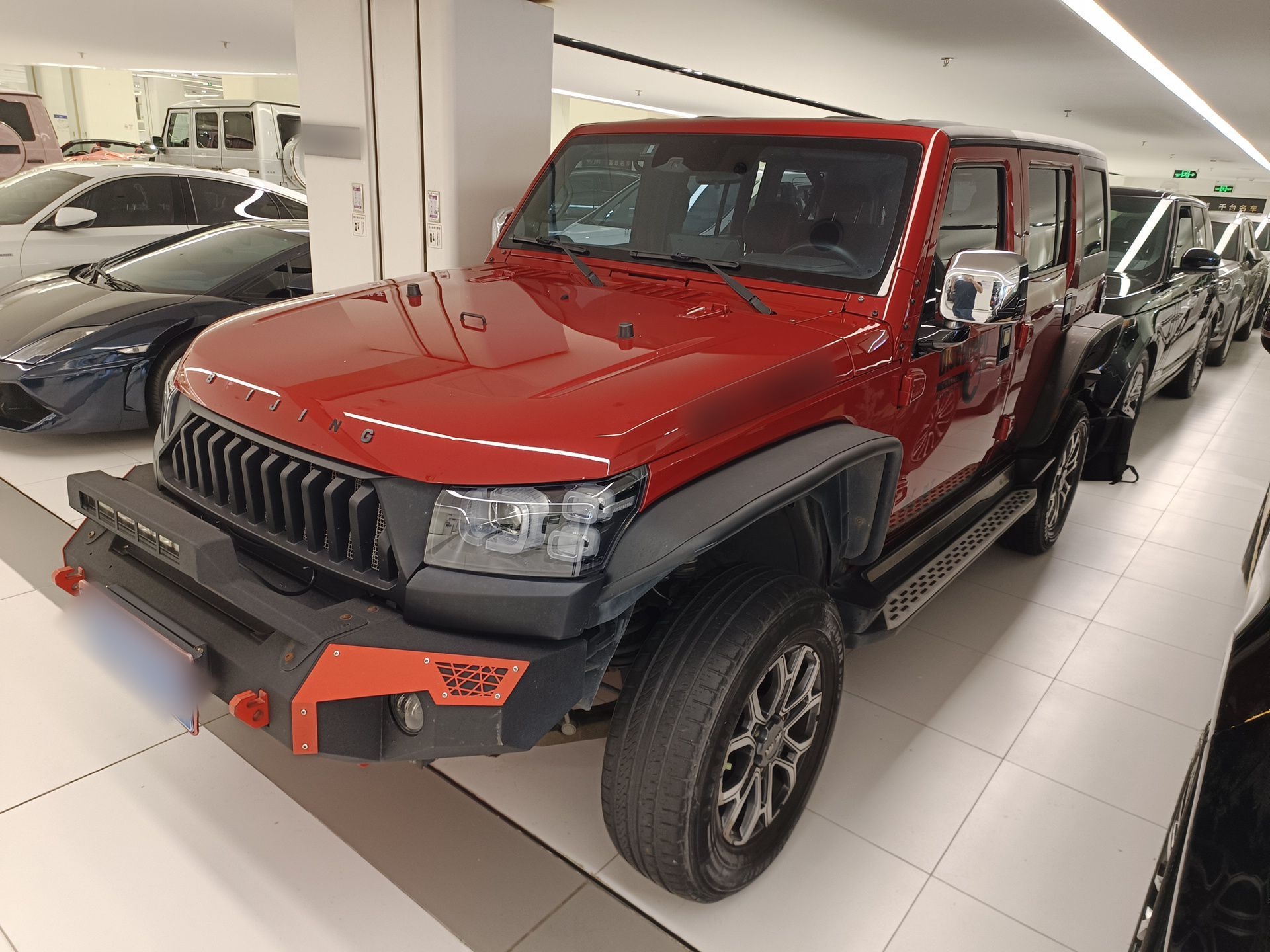 تحت مقدمة السيارة