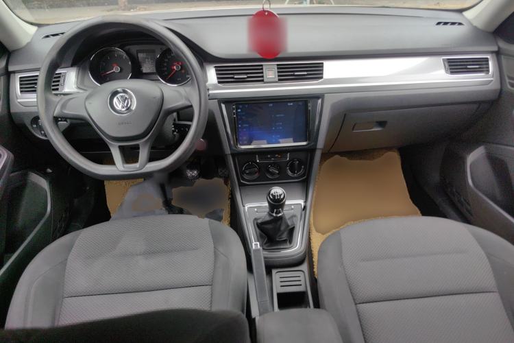 Used Volkswagen Bora 2018 1.5L Manual Fashion Model Center Console