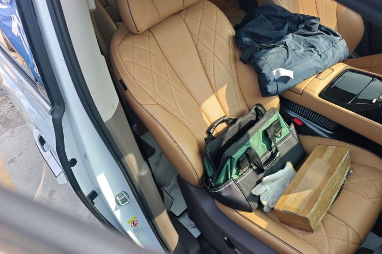 Used Denza D9 2023 DM-i 965 Luxury Model
