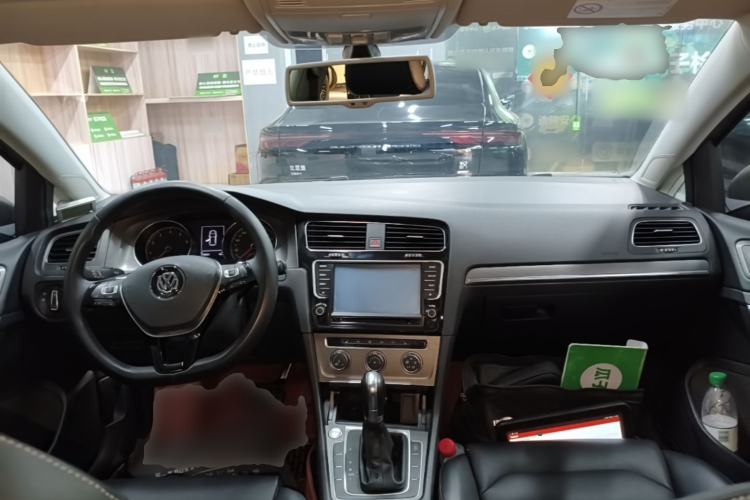 Used Volkswagen Golf 2015 1.4TSI Automatic Luxury Model Center Console