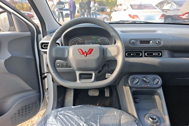 Used Wuling Hongguang New Energy 2025 Extended-Range Hybrid 50 km Utility Version Steering Wheel