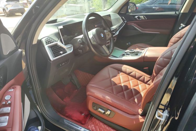 Used BMW X5 2023 xDrive 30Li Luxury M Sport Package
