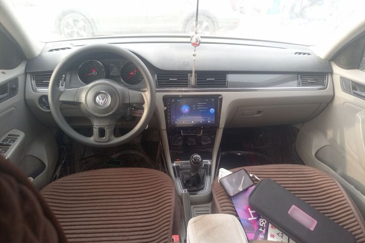 Used Volkswagen Bora 2013 1.6L Manual Fashion Edition Center Console