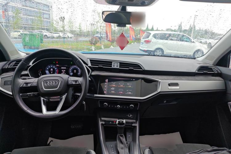 Used Audi Q3 2020 35 TFSI Ambition Dynamic Edition Center Console