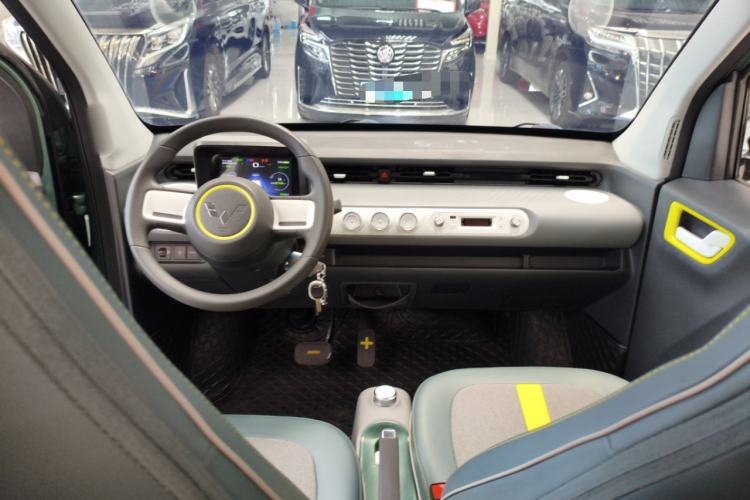 Used Wuling Hongguang MINIEV 2022 GAMEBOY 300km Enthusiast Model with Lithium Iron Phosphate Center Console