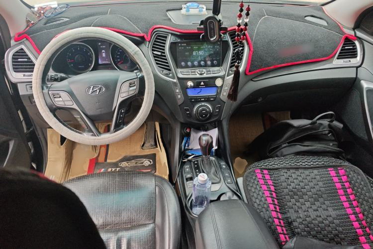 Used Hyundai Santa Fe 2013 2.0T Automatic All-Wheel Drive Top Trim Center Console