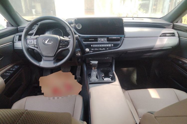 Used Lexus ES 2023 200 Excellence Edition
