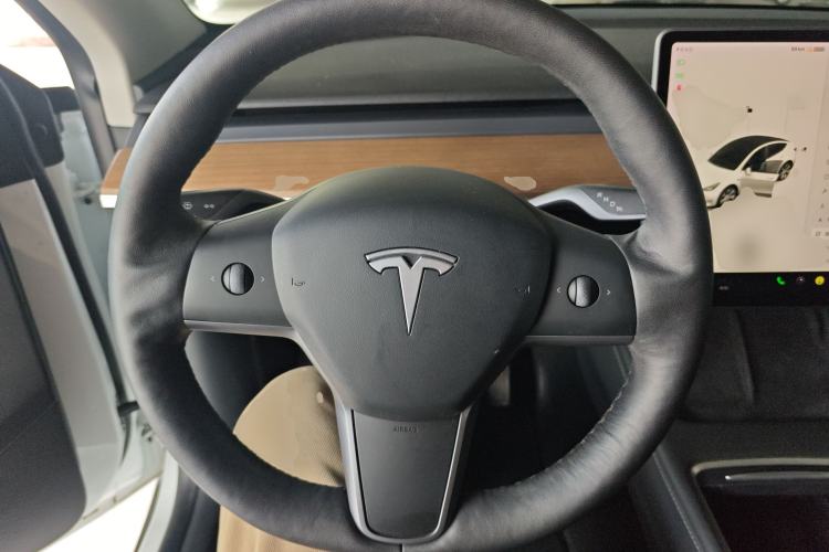 Used Tesla Model Y 2021 Long-Range All-Wheel-Drive Version 3D7 Steering Wheel