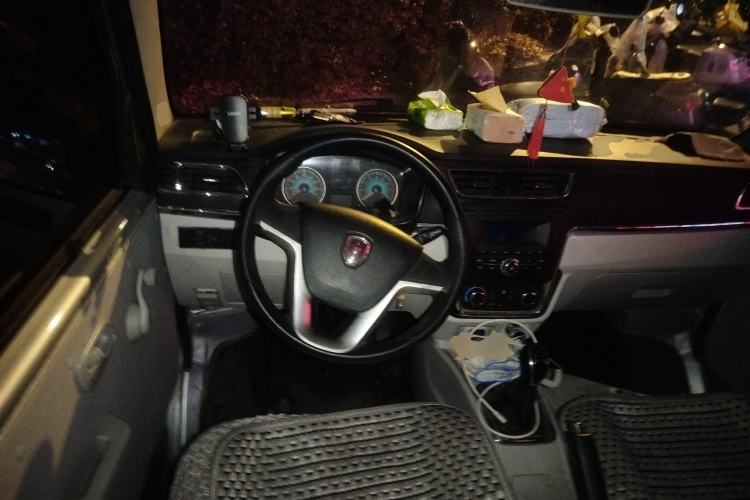 Used Jinbei Hiace X30 2023 1.5L Super-Comfortable Passenger Van 5/6/7-Seater Non-Air-Conditioned Version Model SWC15M
