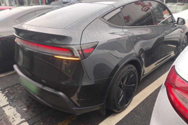 Used Tesla Model Y 2025 Long-Range All-Wheel-Drive Version