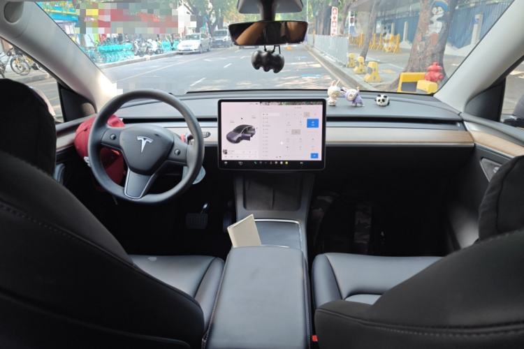 Used Tesla Model Y 2021 Long-Range All-Wheel-Drive Version Center Console