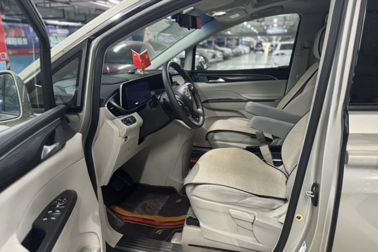 Used Buick GL8 2022 ES Landtrek 653T Comfort Edition Interior 2