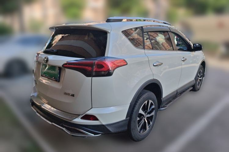 Used Toyota RAV4 2019 2.0L CVT Two-Wheel Drive Luxury Version China VI Standard