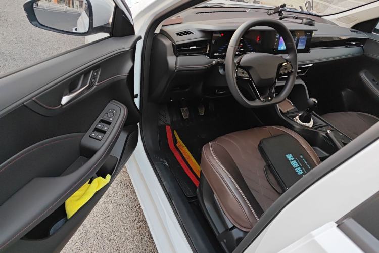 Used Roewe i5 2026 Model 1.5L Manual Comfort Version
