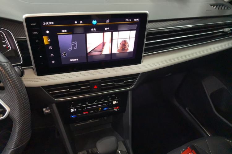 Used Volkswagen Tiguan L 2023 330TSI Automatic Two-Wheel Drive R-Line Enjoyment Edition Center Console