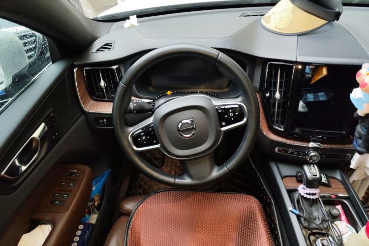 Used Volvo XC60 2021 T5 4x4 Smart Luxury Edition
