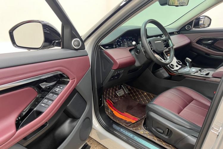 Used Land Rover Range Evoque 2021 Range Rover Velar L 249PS R-Dynamic First Edition Interior 3