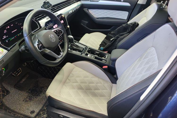 Used Volkswagen Magotan 2023 2 Million Units Commemorative Edition 330TSI DSG Luxury Version Left Front Seat