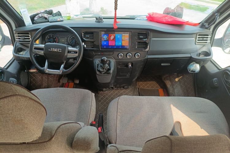 Used JMC Fushun 2022 2.0T Manual Multi-Function Passenger Vehicle Short Wheelbase Mid-Height Roof 6-Seater