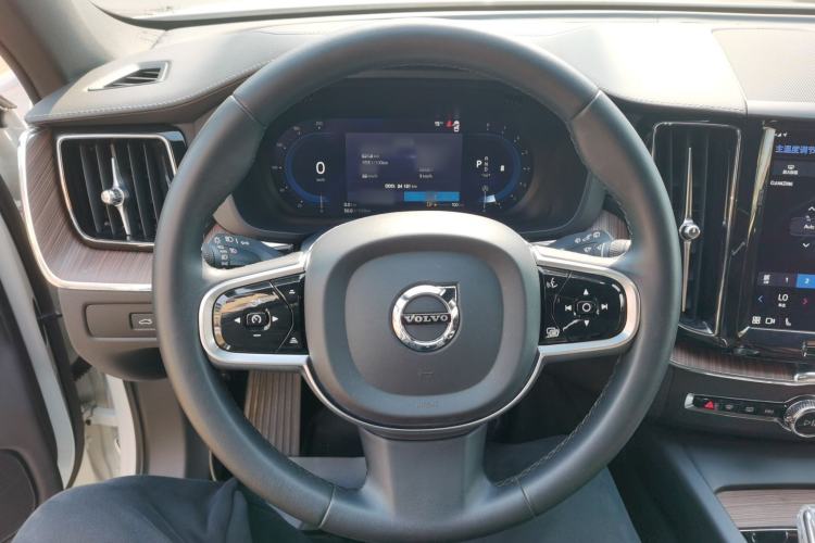 Used Volvo XC60 2023 B5 4x4 Smart Luxury Edition