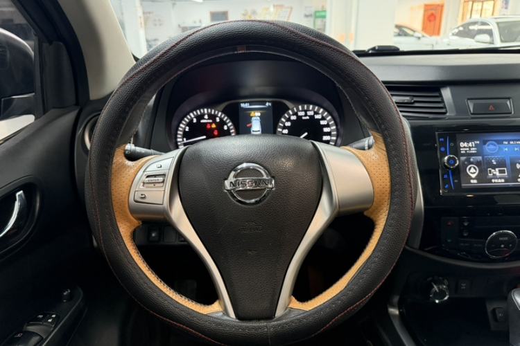 Used Nissan Terra 2018 2.5L Automatic 4x4 Luxury Edition Steering Wheel