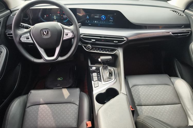 Used CHANGAN Eado 2020 PLUS 1.6L GDI Automatic Luxury Model Center Console