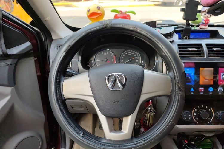 Used BAIC Weiwang M20 2014 1.5L practical type BJ415A Steering Wheel