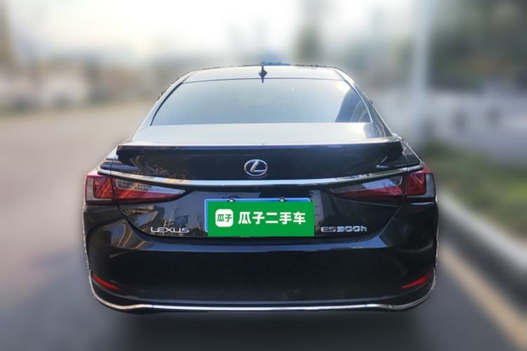 Used Lexus ES 2020 300h Deluxe Edition
