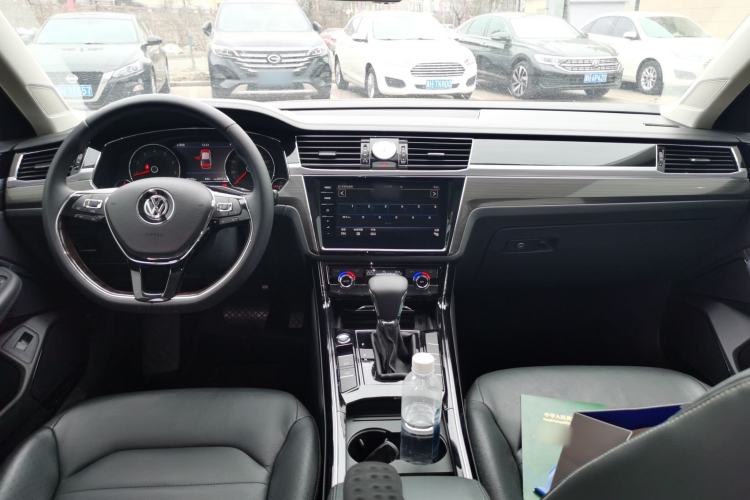 Used Volkswagen Phideon 2019 380TSI Two-Wheel Drive Business Edition China VI Standard
