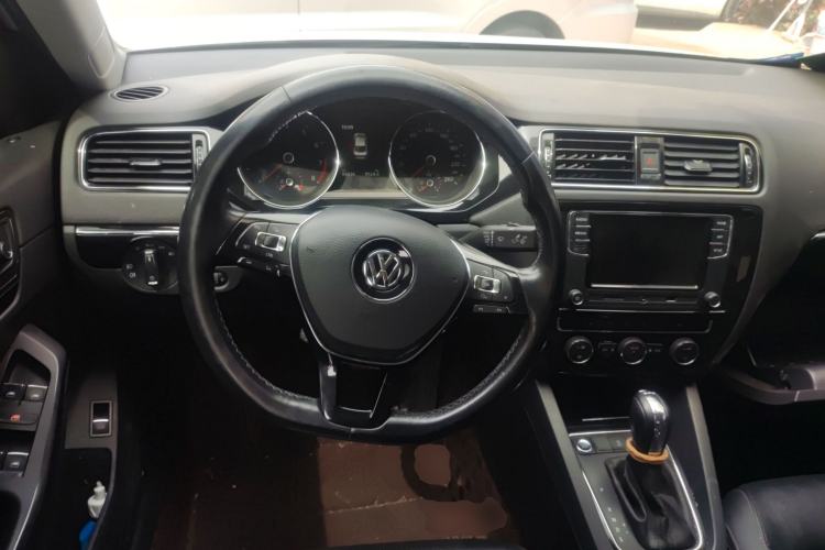 Used Volkswagen Sagitar 2018 280TSI DSG Luxury Model Steering Wheel