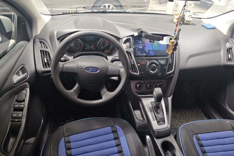 Used Ford Focus 2012 Hatchback 1.6L Automatic Comfort Model Center Console