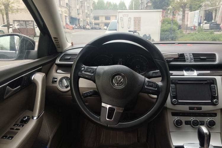Used Volkswagen Magotan 2013 1.8TSI Prestige Model Steering Wheel