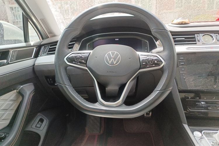 Used Volkswagen Magotan 2023 2 Million Units Commemorative Edition 330TSI DSG Luxury Version Steering Wheel