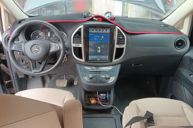 Used Mercedes-Benz Vito 2018 2.0T Elite Version 7 Seats China V Emission Standard Center Console