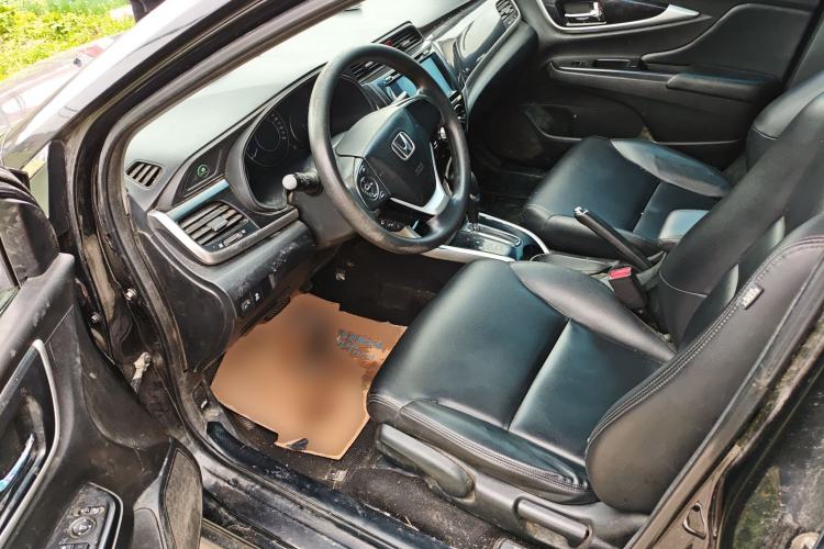 Used Honda Crider 2015 1.8L automatic luxury edition
