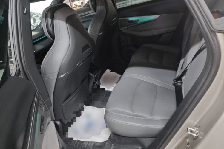 Used Lynk & Co 08 EM-P 2025 220 km All-Wheel-Drive Performance Halo
