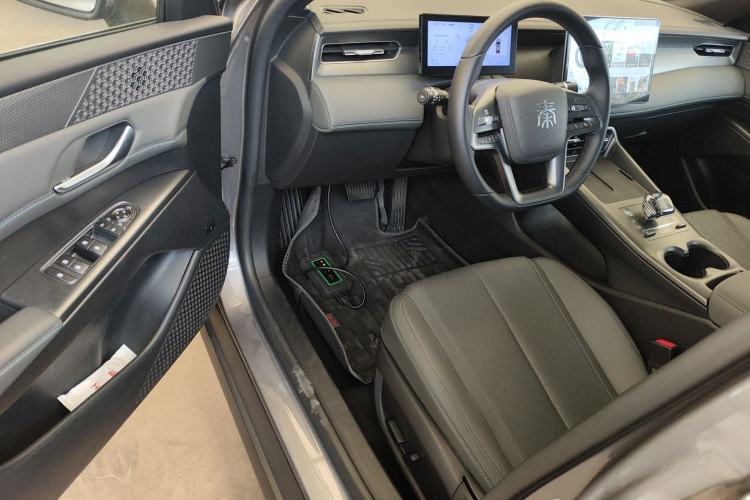 Used BYD Qin PLUS 2025 DM-i Smart Drive 120KM Superior Model Driver Seat