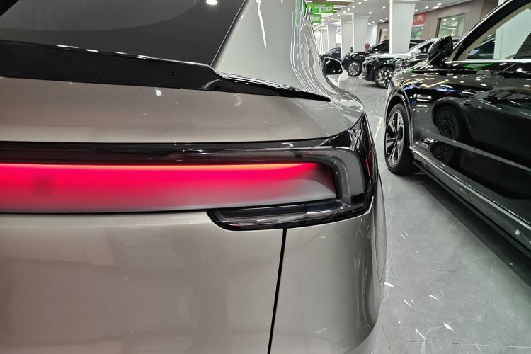 Used Tesla Model Y L 2025 Model Long-Range All-Wheel-Drive Version
