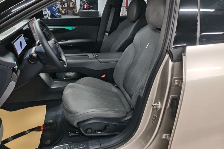 Used Lynk & Co 07 2024 EM-P 126 Long-Range Halo Left Front Seat