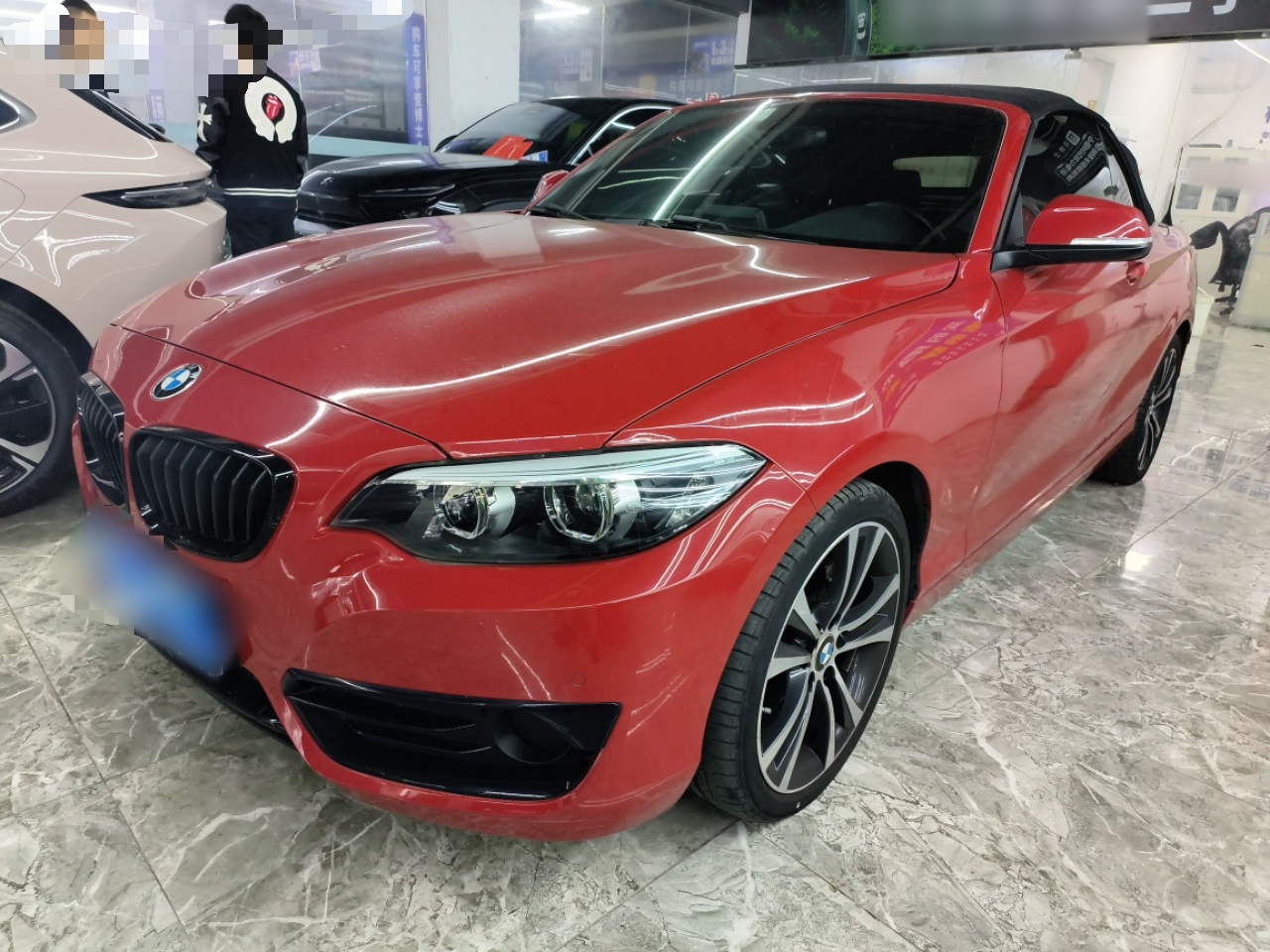 تحت مقدمة السيارة