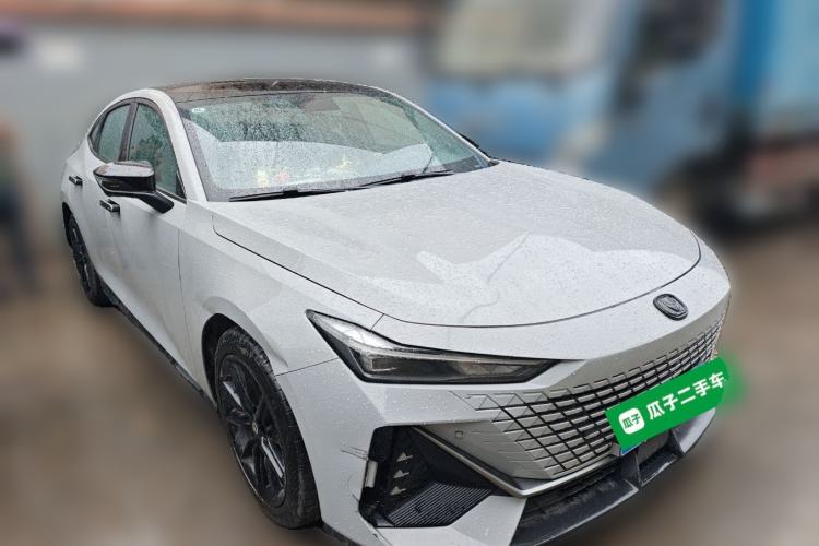 Used CHANGAN UNI-V 2022 1.5T Prestige Version Front Right 45 Deg