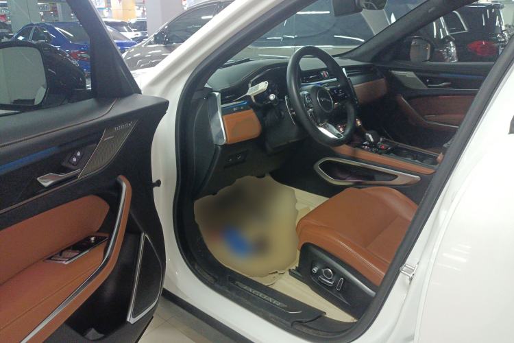 Used Jaguar F-PACE 2024 P250 R-Dynamic HSE Interior 3