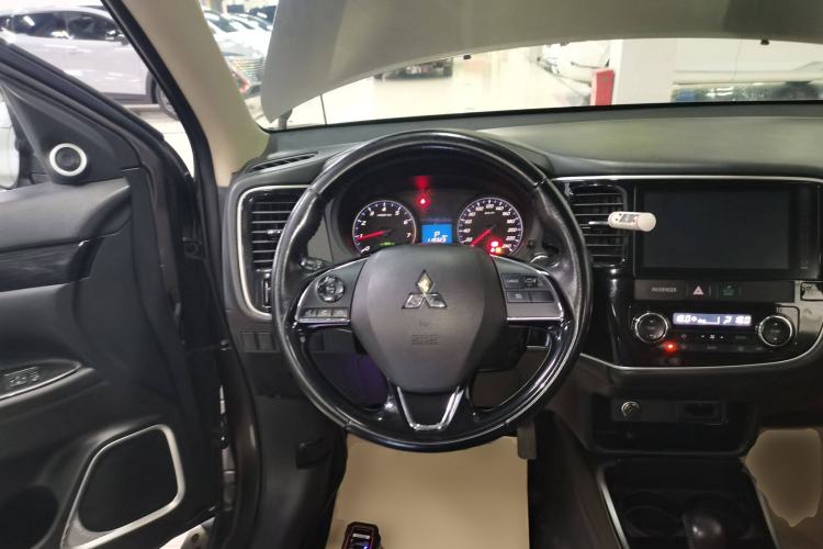 Used Mitsubishi Outlander 2017 2.0L Two-Wheel Drive Glory Edition 5 Seats
