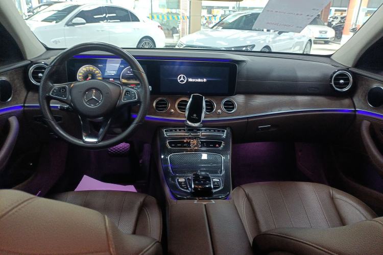 Used Mercedes-Benz E-Class 2016 E 300 L Stylish Model Center Console