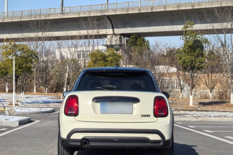 Used MINI MINI 2022 Updated 1.5T COOPER Artist Five-Door Edition